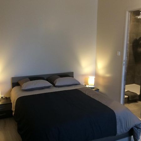 Studio Proche Gare Avec Kitchenette Et Wifi - Porte Rouge Thiviers Exterior foto