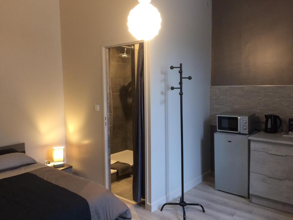 Studio Proche Gare Avec Kitchenette Et Wifi - Porte Rouge Thiviers Exterior foto